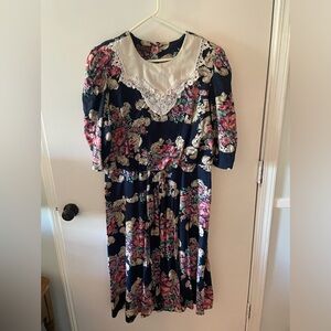 Navy floral mid length dress with collar. Size 2x and it’s a Lisa II.